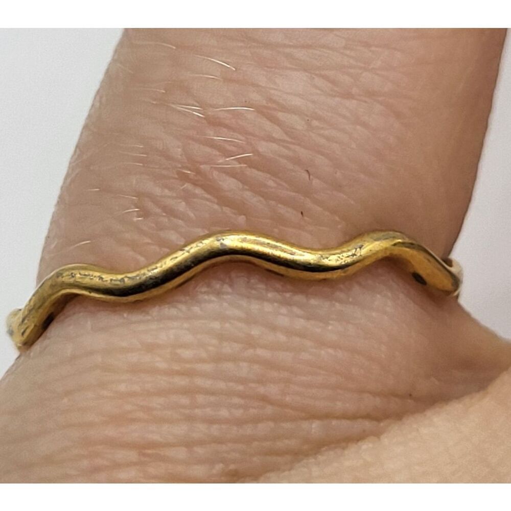 Fashion Wavy Goldtone Band Ring Size 6